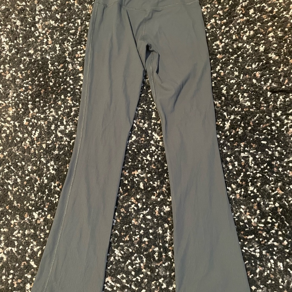 lululemon athletica grey mini flares - Picture 2 of 5